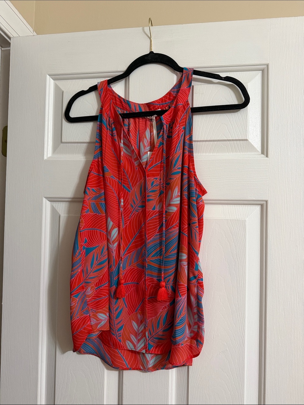 NWT Rose & Olive Sleeveless Red Floral Print Tropical Tassel Tank Top Size Large